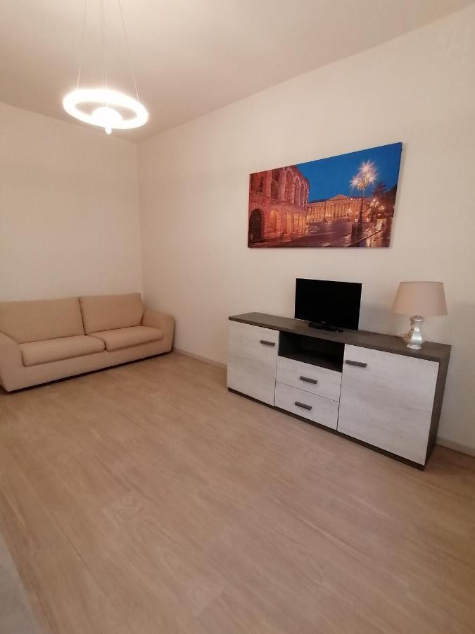 V & G House Apartment เวโรนา ภายนอก รูปภาพ
